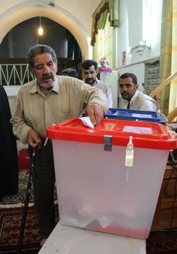 Voter Cast his vote in ballot box- Iranian presidential election, 2013 in Sarakh 3.jpeg