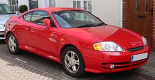 2004 Hyundai Coupe S 1.6 Front.jpg