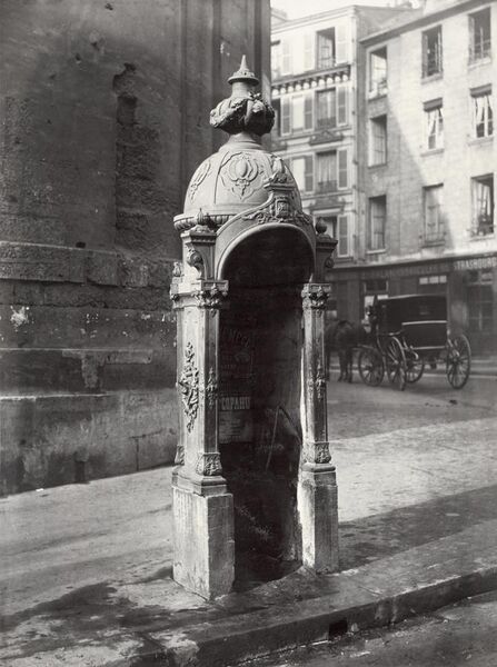 File:Charles Marville, Urinoir à 1 stalle fonte et maçonnerie, Faubourg Saint-Martin, ca. 1865.jpg
