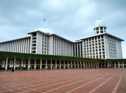 Grand Istiqlal Mosque.jpg