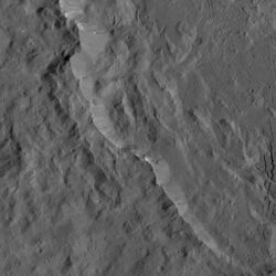 PIA20823-Ceres-DwarfPlanet-Dawn-4thMapOrbit-LAMO-image123-20160421.jpg