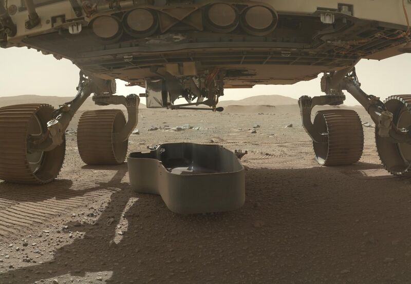 File:Perseverance rover drops its debris shield (cropped).jpg