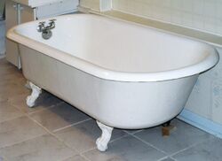 Clawfoot bathtub.jpg