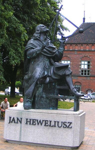 File:Jan Heweliusz Monument.jpg