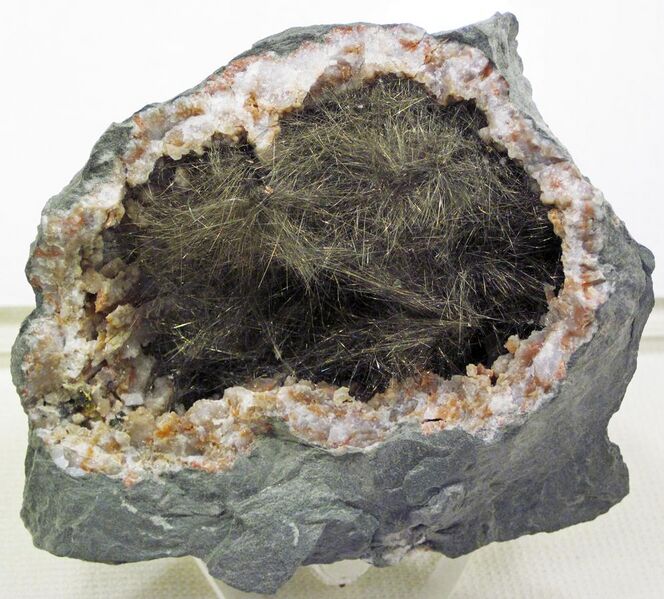 File:Millerite in geode (Hall's Gap, Kentucky, USA).jpg