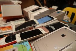 P75-M fake iPhones, smartphones, and tablets busted in Binondo.jpg