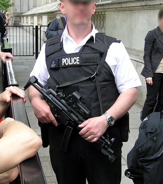 File:Police.gun.1.london.arp.jpg