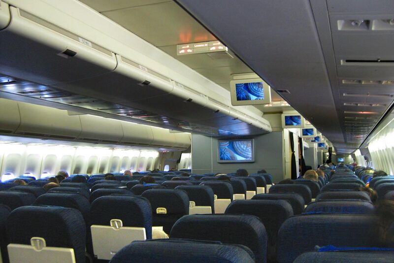 File:United Airlines B747-422 Economy cabin.jpg