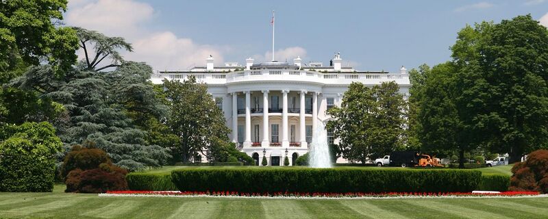 File:White House lawn (long tightly cropped).jpg