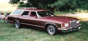 1974 Pontiac Grand Safari.jpg