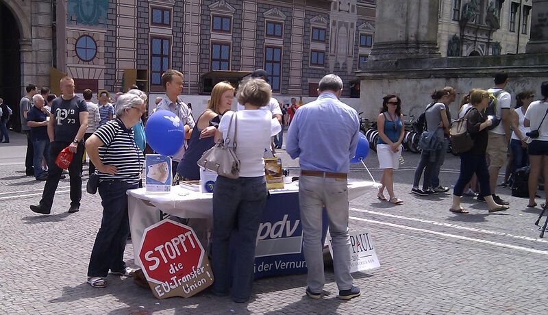 File:2012-06-23 Gegen ESM-Demo München Partei der Vernunft.jpg