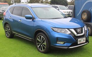 2017 Nissan X-Trail (T32) Ti 4WD wagon (2018-10-12) 01.jpg