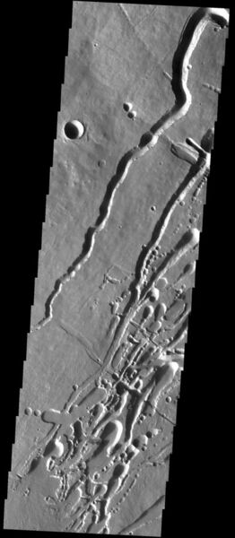 File:Channels South Pavonis PIA04712.jpg