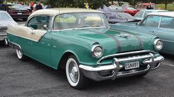 1955 Pontiac Starchief (15041199863).jpg