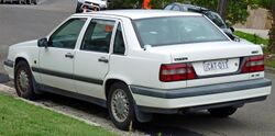 1994-1997 Volvo 850 SE 2.5 sedan (2011-01-13) 02.jpg