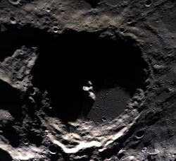 Amundsen crater color albedo.jpg