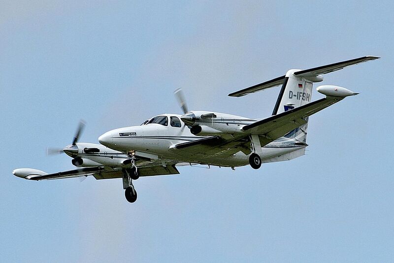 File:D-IFSH Piper PA42 Cheyenne 111 Coventry (31520889304) (cropped).jpg