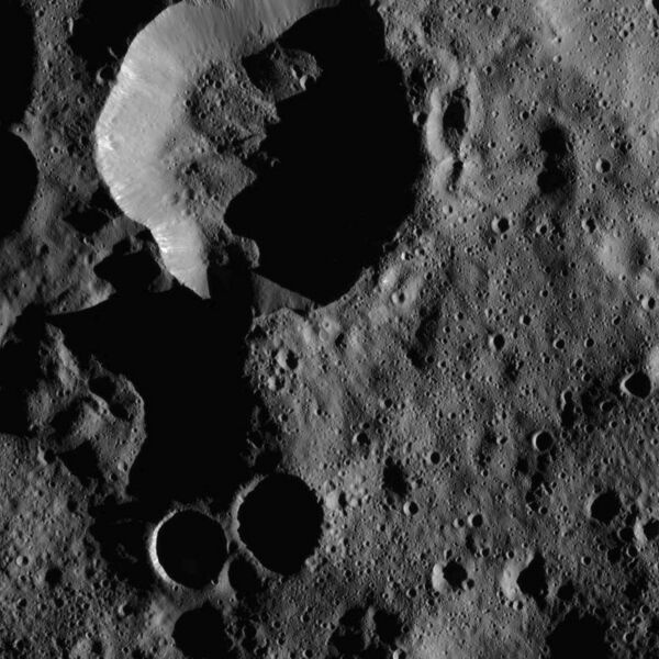 File:PIA20395-Ceres-DwarfPlanet-Dawn-4thMapOrbit-LAMO-image41-20160125.jpg