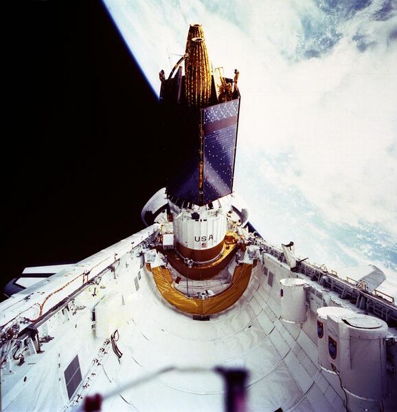 File:TDRS-E deployment from STS-43.jpg