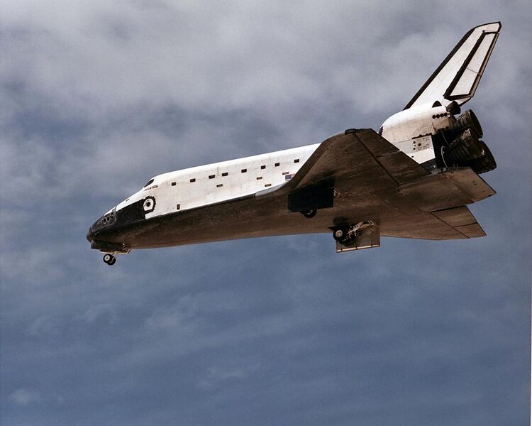 File:Atlantis is landing after STS-30 mission.jpg