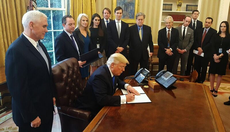 File:Donald Trump signs orders to green-light the Keystone XL and Dakota Access pipelines.jpg