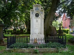 Grave of Carl Friedrich Gauß at Albani-Friedhof Göttingen 2017 02.jpg
