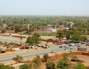 Niamey from grand mosque theatre 2006.jpg