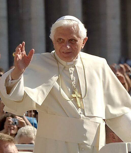 File:Papa Benoît XVI.jpg