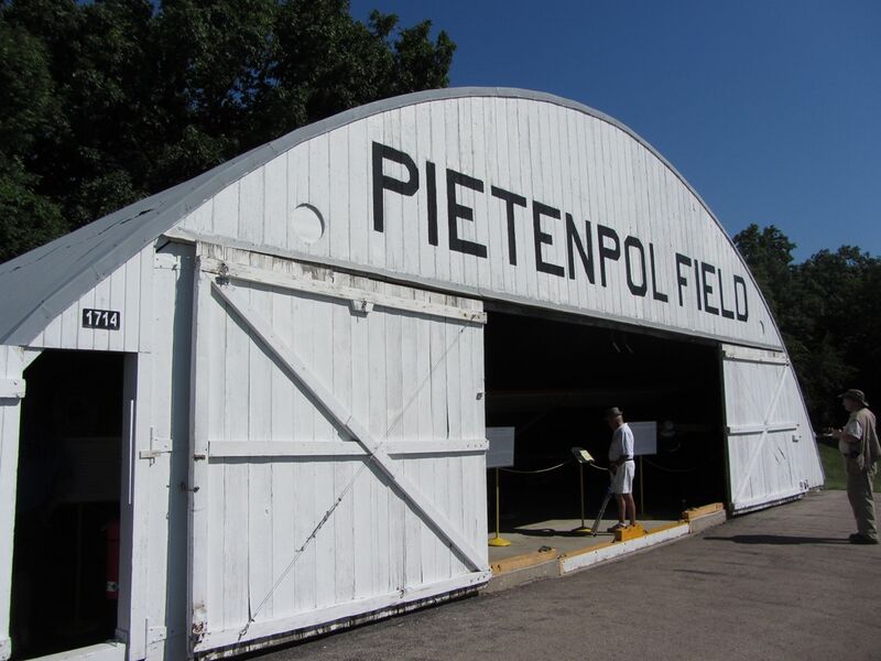 File:Pietenpol Field Hangar.jpg