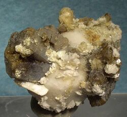 Sabinaite-Analcime-Siderite-179414.jpg