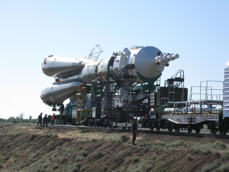 File:Soyuz TMA-15 rollout.jpg