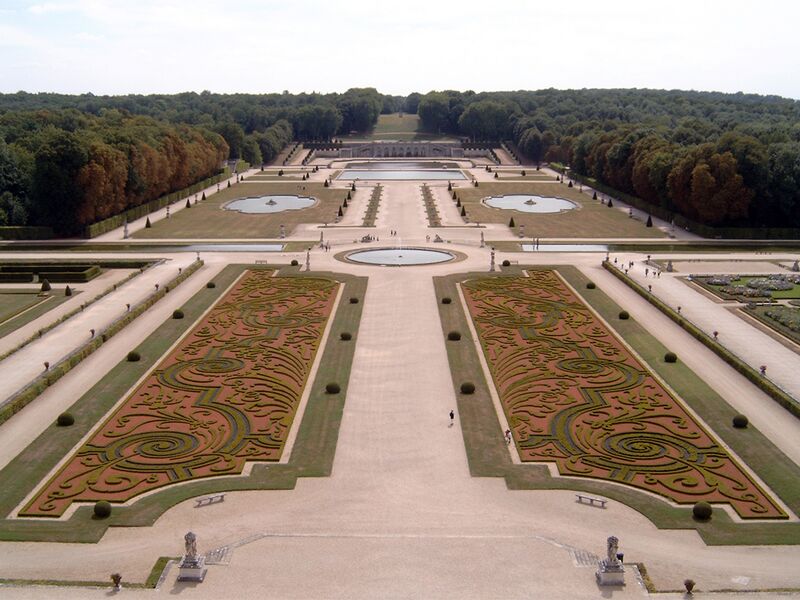 File:Vaux-le-Vicomte Garten.jpg