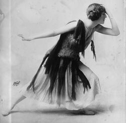 Violet Romer in flapper dress, LC-DIG-ggbain-12393 crop.jpg