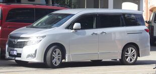 2010-2013 Nissan Elgrand (TE52) Highway Star van (2018-09-28) 01.jpg