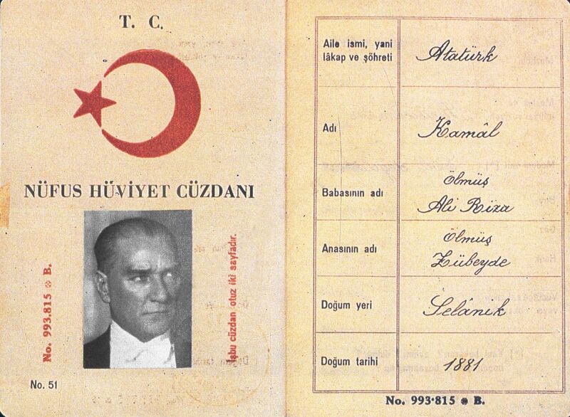 File:Atatürk'ün 993 815 seri numaralı nüfus cüzdanı.jpg
