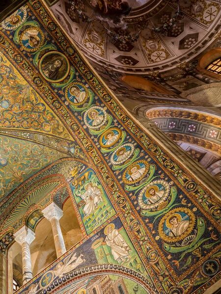 File:Basilica of San Vitale - triumphal arch mosaics.jpg