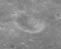 Manilius G crater AS15-P-9918.jpg