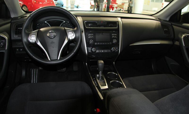 File:Nissan Altima 2.5SV interior.jpg
