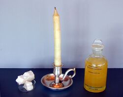 Spermaceti candle and oil.jpg