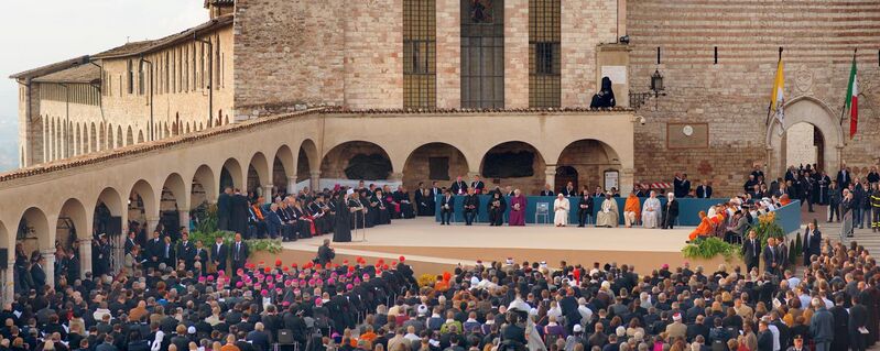 File:World-Day-of-Prayer-for-Peace Assisi 2011.jpg