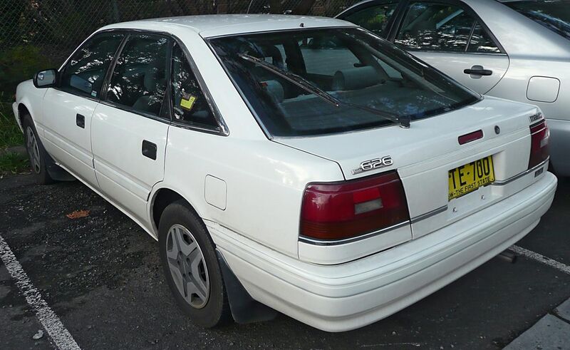 File:1987-1989 Mazda 626 (GD) 2.2i hatchback 01.jpg