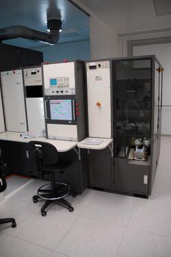 Ion implantation machine at LAAS 0521.jpg