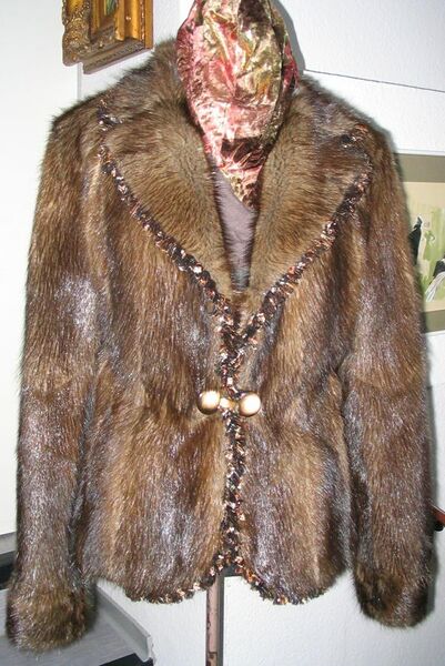 File:Muskrat (musquash) fur backs, jacket.jpg