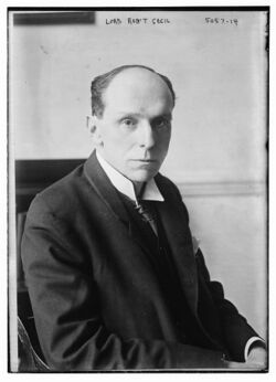 Robert Cecil, 1st Viscount Cecil of Chelwood looking right circa 1915.jpg