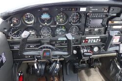 PA 28チェロキー50 EP ￼ 日本フライングサービス 機材一覧 パイパー PA-28 チェロキー