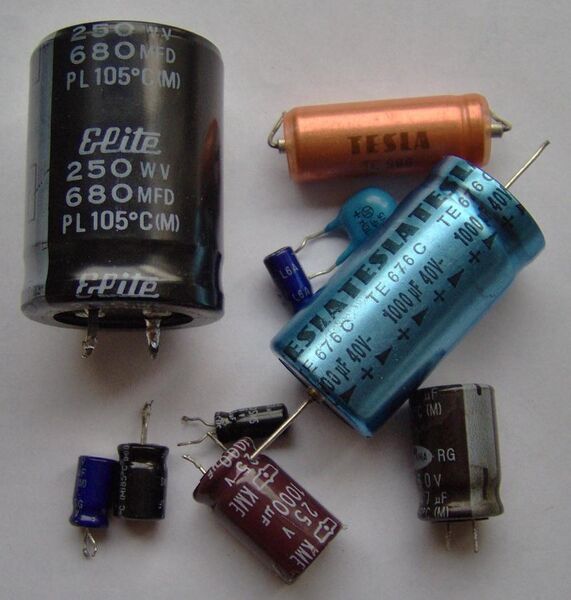File:Electronic component electrolytic capacitors.jpg
