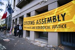 Extinction Rebellion Solidarity with the French Citizens Assembly on Climate (51166646097).jpg