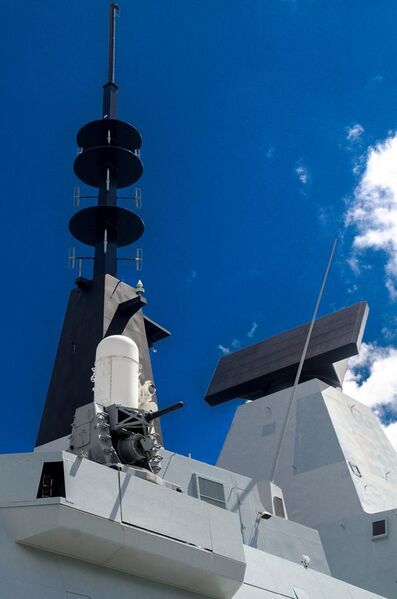 File:HMS Daring S1850M Long Range Radar.jpg