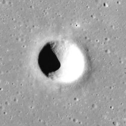 Hornsby crater AS15-P-9346.jpg
