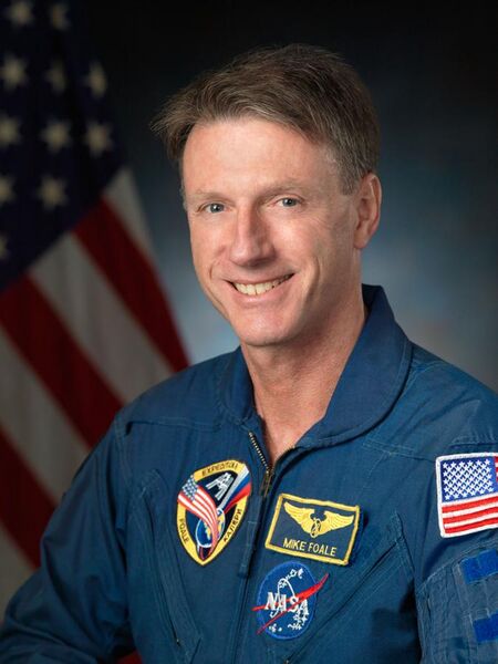 File:Michael Foale - official astronaut portrait.jpg